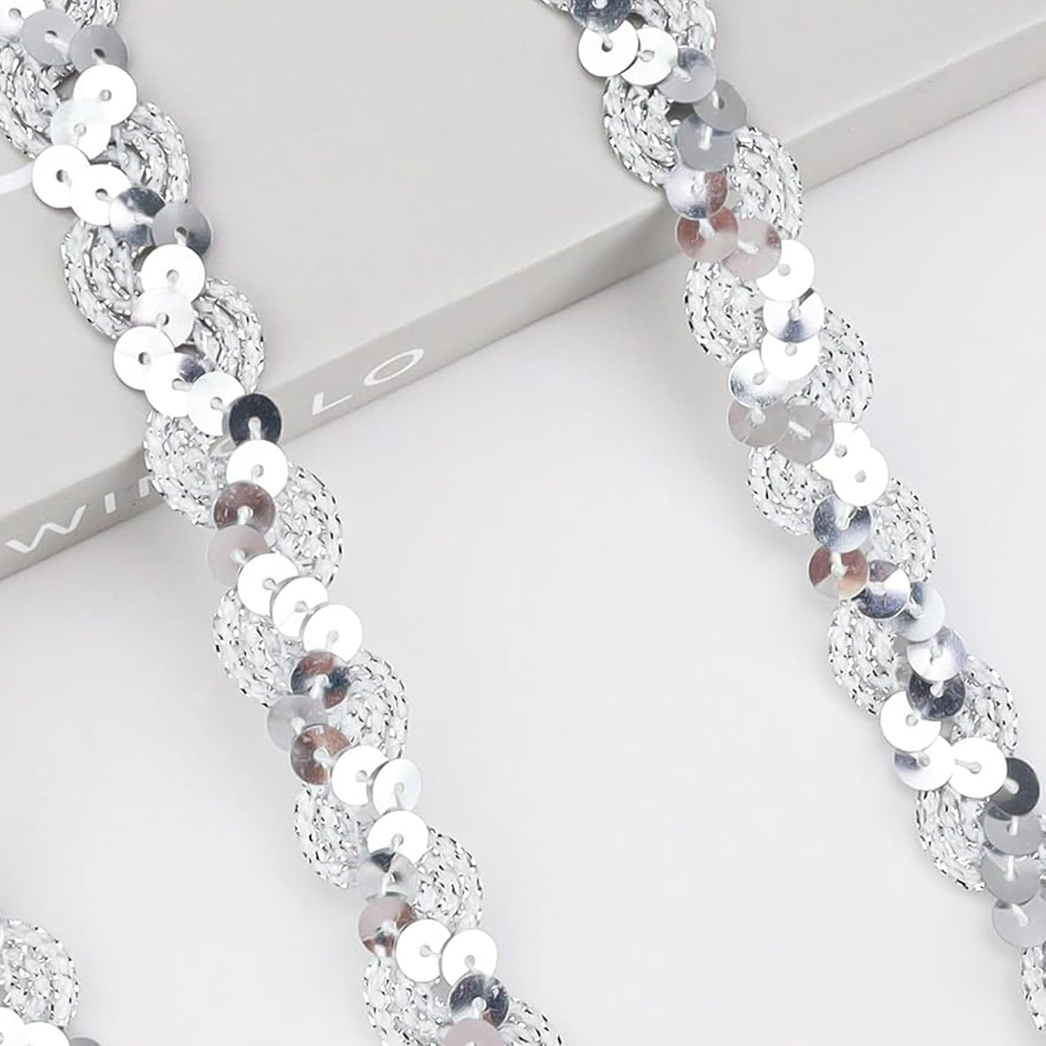 Ruban Pailleté Argenté 25 m x 15 mm pour Couture, DIY et Décoration de Fête - produit neuf issu de déstockage